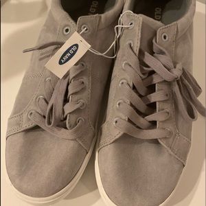 Men’s grey suede sneakers with white sole